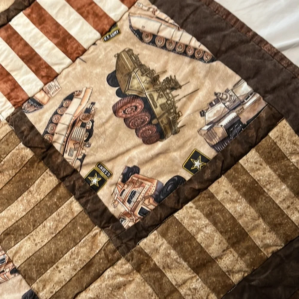 Army Quilt Throw - Picture 2 of 7